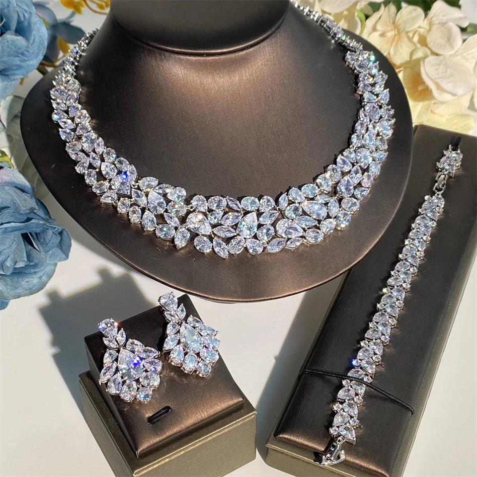 Parure ZAKOL – Éclat Floral Cristal Blanc (Édition Limitée – 2 ou 3 pièces)
Référence : FSSP2002