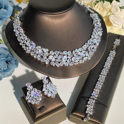 Parure ZAKOL – Éclat Floral Cristal Blanc (Édition Limitée – 2 ou 3 pièces)
Référence : FSSP2002