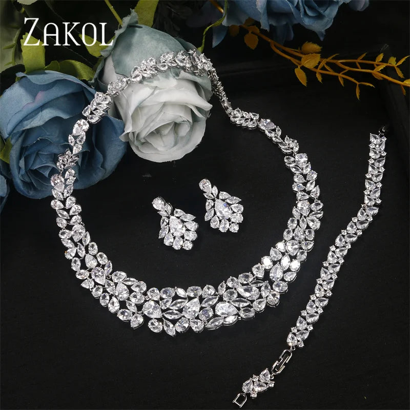 Parure ZAKOL – Éclat Floral Cristal Blanc (Édition Limitée – 2 ou 3 pièces)
Référence : FSSP2002