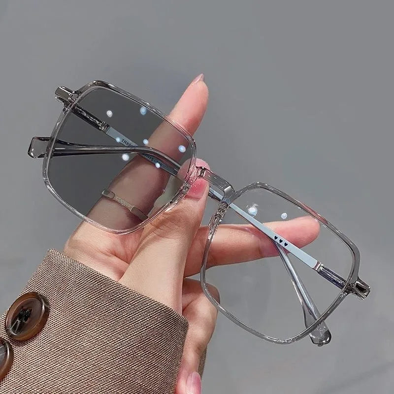 Lunettes 2055 – Photochromiques & Anti-Lumière Bleue