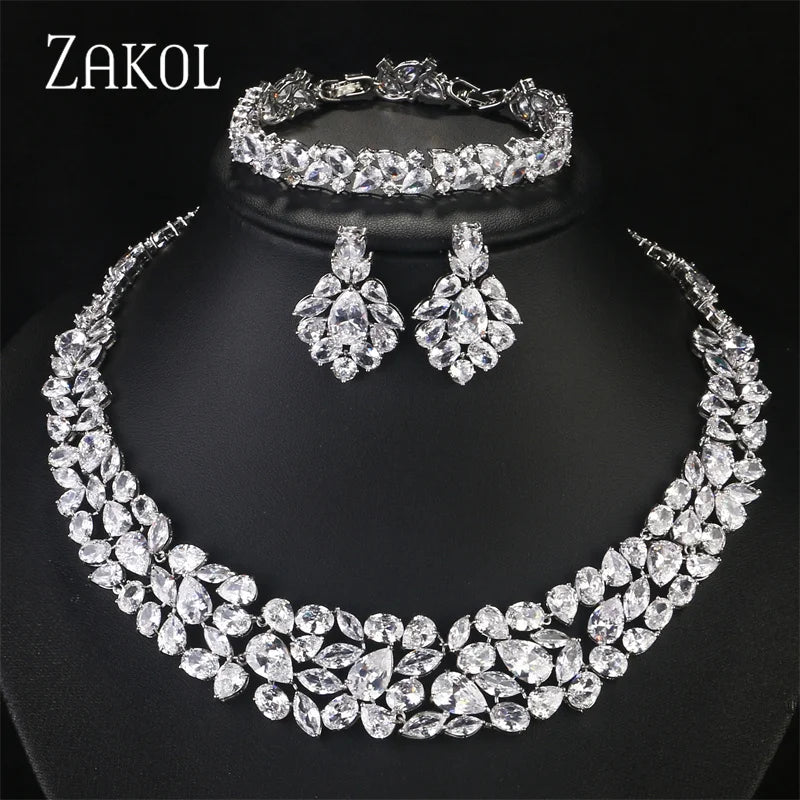 Parure ZAKOL – Éclat Floral Cristal Blanc (Édition Limitée – 2 ou 3 pièces)
Référence : FSSP2002