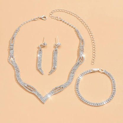 Parure Cristalline – Collection Griffes & Lumière (Édition Élégance)