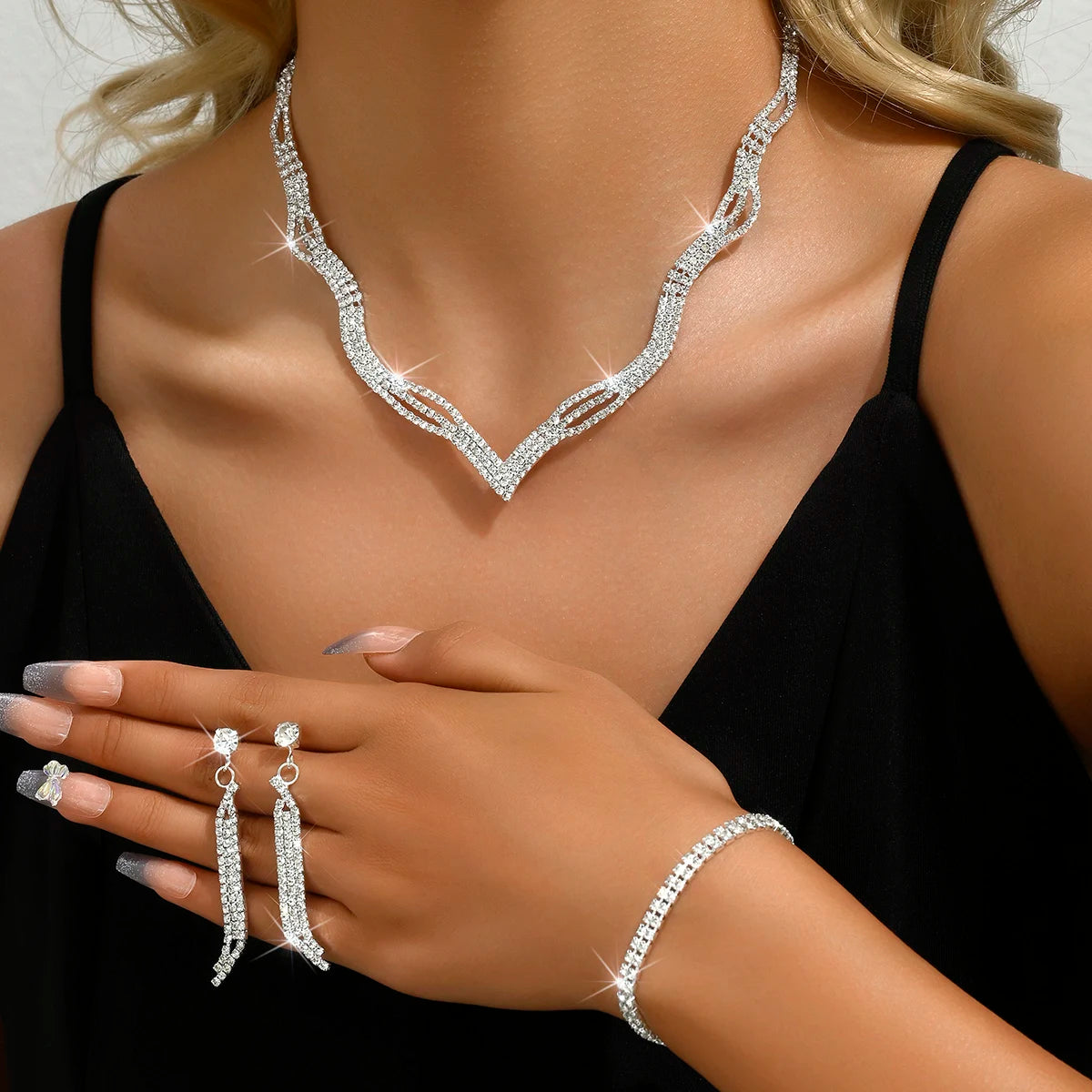 Parure Cristalline – Collection Griffes & Lumière (Édition Élégance)