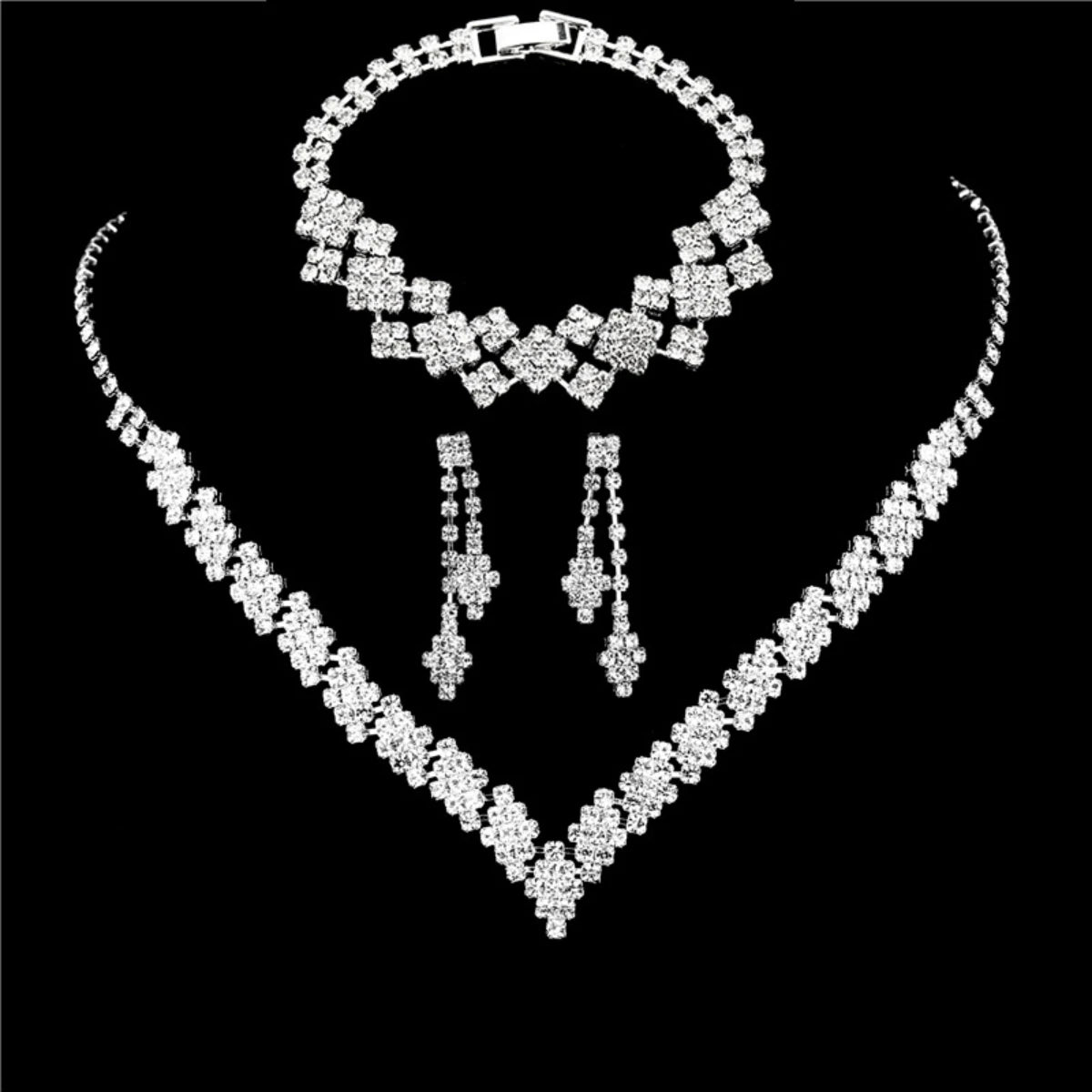 Parure Cristalline – Collection Griffes & Lumière (Édition Élégance)