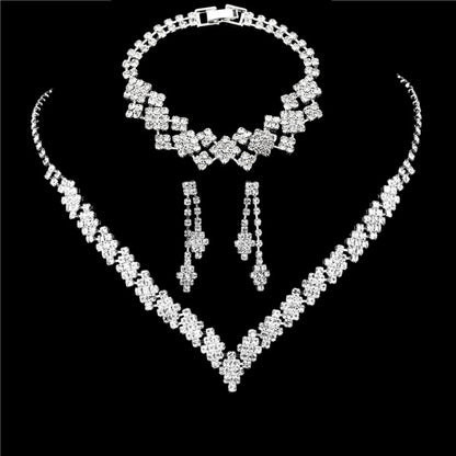 Parure Cristalline – Collection Griffes & Lumière (Édition Élégance)