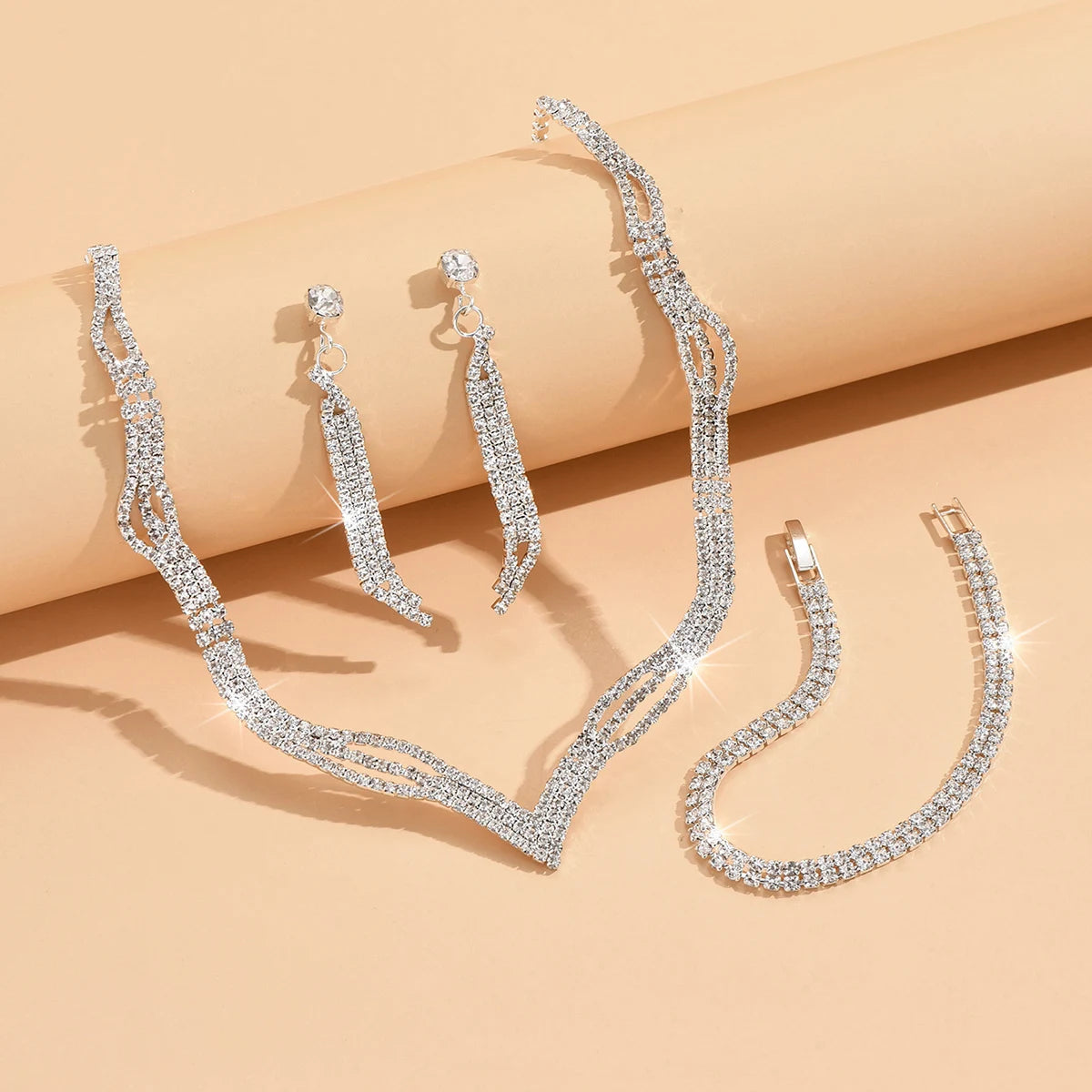 Parure Cristalline – Collection Griffes & Lumière (Édition Élégance)