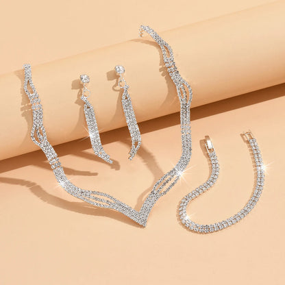 Parure Cristalline – Collection Griffes & Lumière (Édition Élégance)