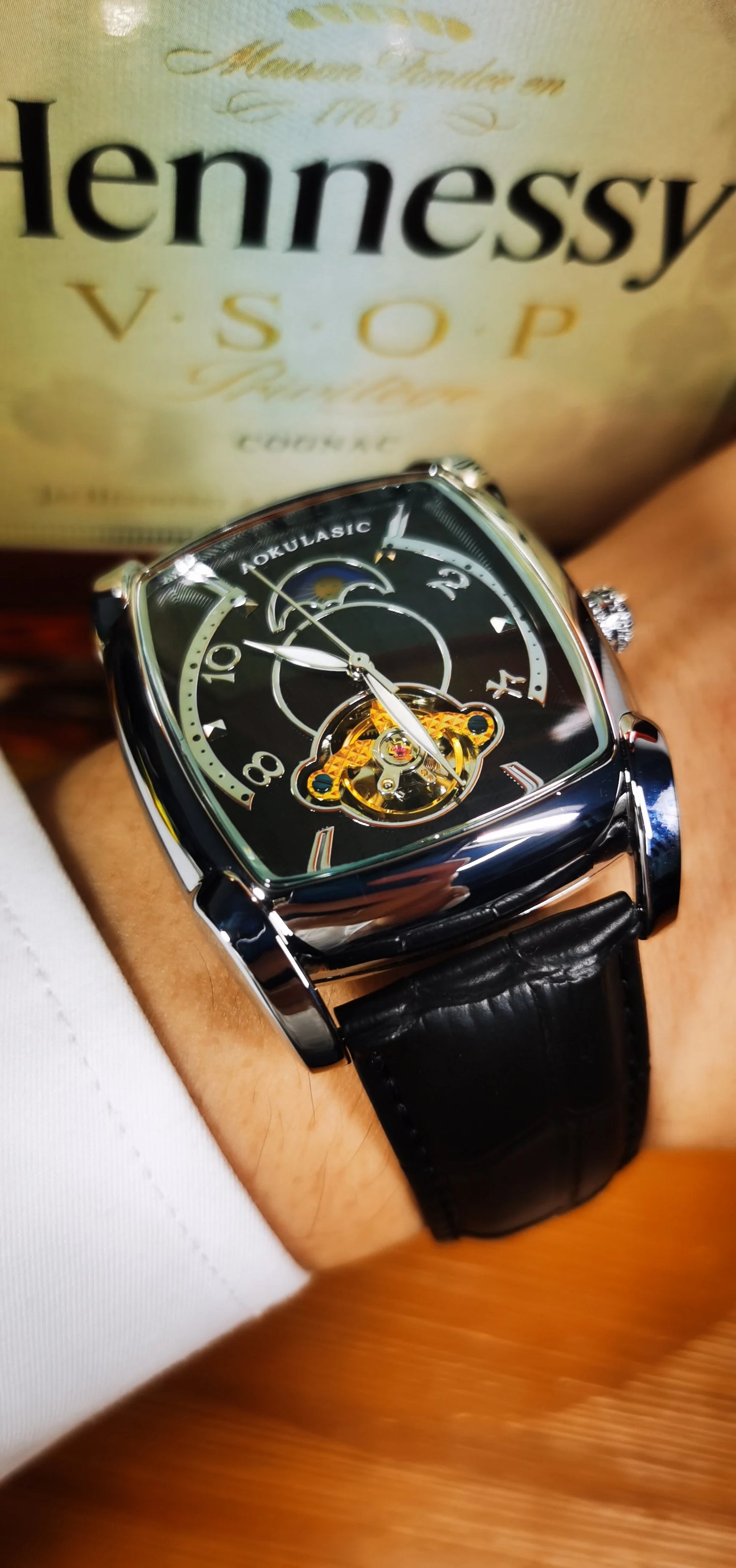 Tonneau Moon Phase – Montre Mécanique Élégante pour Homme (Édition Cadran Lune & Squelette)