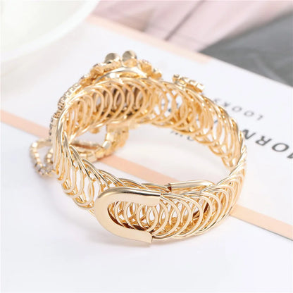 Montre Bijou “Éclat Royal” – Bracelet Doré & Cristaux Étincelants pour Femme Élégante