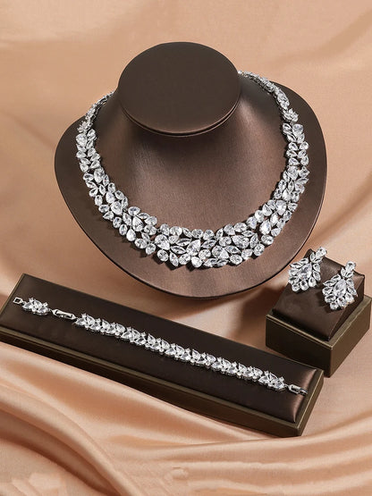 Parure ZAKOL – Éclat Floral Cristal Blanc (Édition Limitée – 2 ou 3 pièces)
Référence : FSSP2002